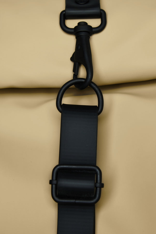 Rains Rolltop Rucksack Zaino Sabbia